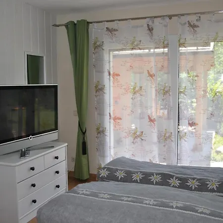 Aparthaus Am Walde & Sonnenseite Апартаменты Бартоломеберг